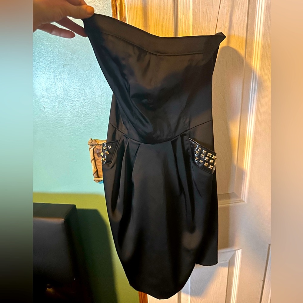 Black mini bodycon dress with zipper enclosure. Worn once